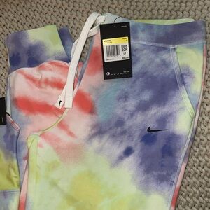 Nike Jogger & Sports Bra Set